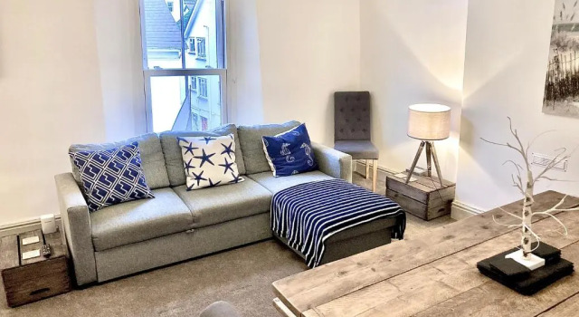 Апартаменты DARTMOUTH TOWN CENTER and PRIVATE PARKING - TWO SUPER STYLISH DUPLEX APARTMENTS - With Connecting Door For Larger Groups!!!