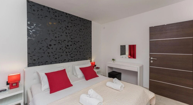 Beautiful Home in Zaton With Wifi and 6 Bedrooms