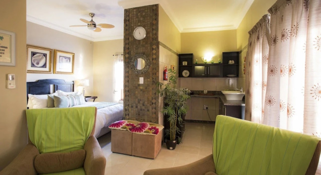 The Royal Palm Bed & Breakfast, Book Bed and Breakfast Hoteller i Ohrigstad med pool, Swimmingpool