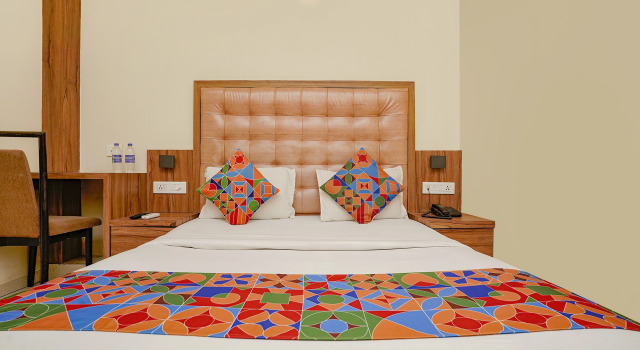 Номер Deluxe Fabexpress Emerald Inn