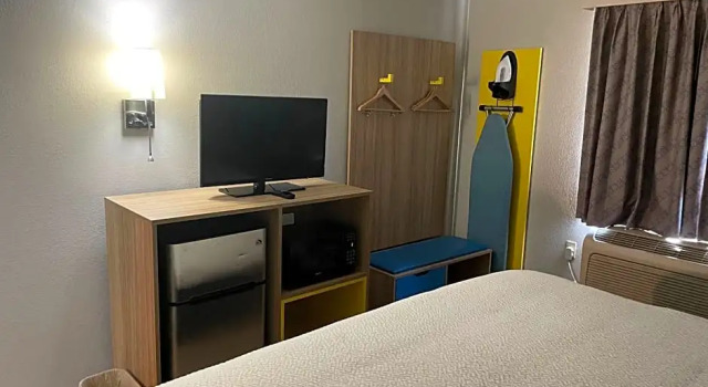 Номер Standard Days Inn by Wyndham Warrensburg