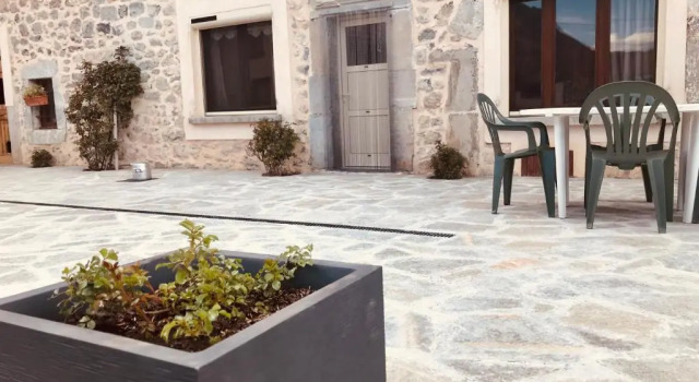 Апартаменты Le Rocher des Ducs, Chambres dhôtes, parking privé, abris motos