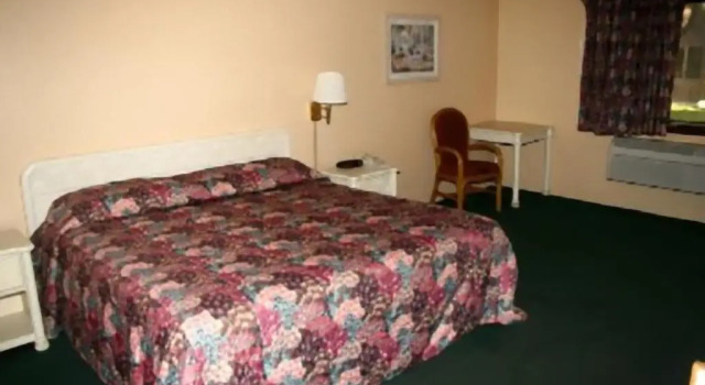 Номер Standard Americas Inn