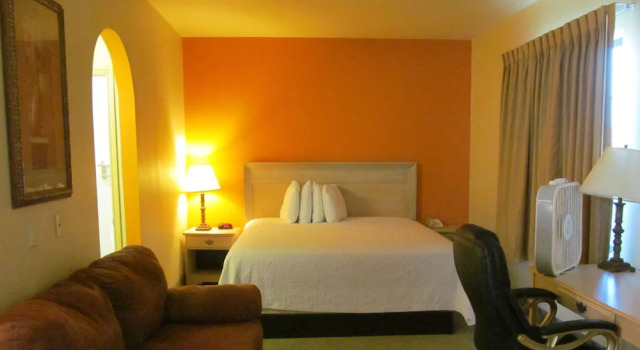 Двухместный люкс Grand Sunbridge Inn & Suites