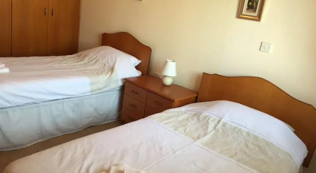 2 Bed Flat - Sleeps 4 - Pool - Parking - Wifi