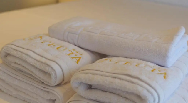 Трёхместный номер Standard с балконом Hotel Teuta