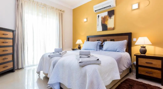 Вилла CoolHouses Algarve Luz, 5 bed villa & pool, Casa N
