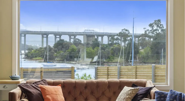 Коттедж Manfield City Waterfront View Cottage