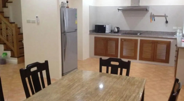 Номер Standard с 3 комнатами с балконом и с видом на море Baan Somprasong Apartment - Na Jomtien