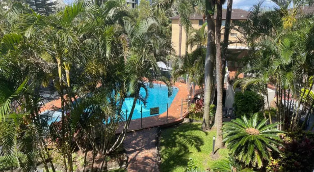 Апартаменты Aristocrat Apartments