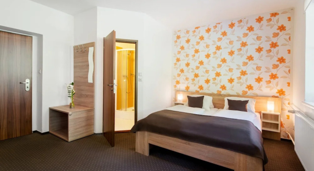 Трёхместный номер Standard с балконом Hotel Bon