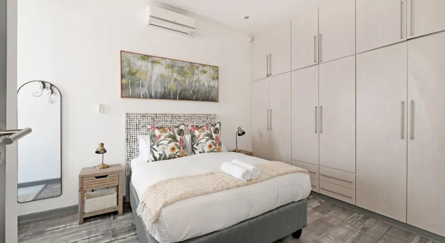 Three Bed Sea Point Secure Family Home, Забронировать Дом для отпуска Коттеджи Кейптауна, рядом с Гора Сигнал-Хилл, Коттедж