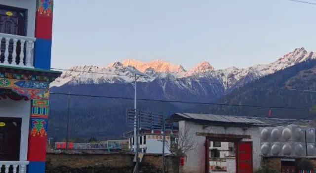 Nyingchi Lulangzhuo Family Hotel, Varaa Hotelli Nyingchi Tiibet