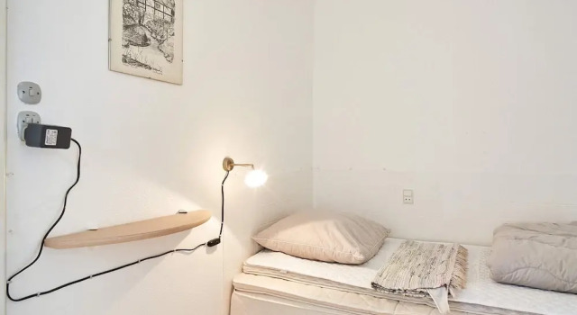 2 Person Holiday Home in Aakirkeby, Rezerwuj Dom wakacyjny Hotele w Hovedstaden region z parkingiem, Parking