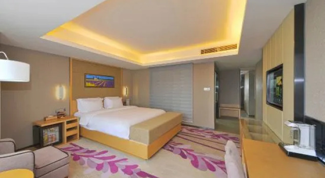 Кровать в общем номере Lavande Hotel Chengdu Shudu Wanda Plaza