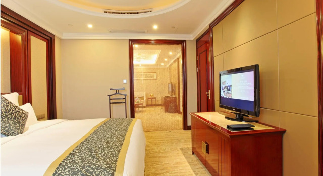 Люкс Deluxe Chutian Guangdong International Hotel