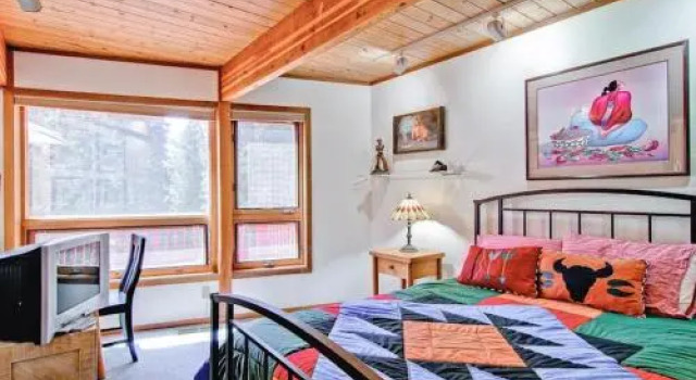 Red Fox Retreat - 2BR/2BA Tri-Level Home