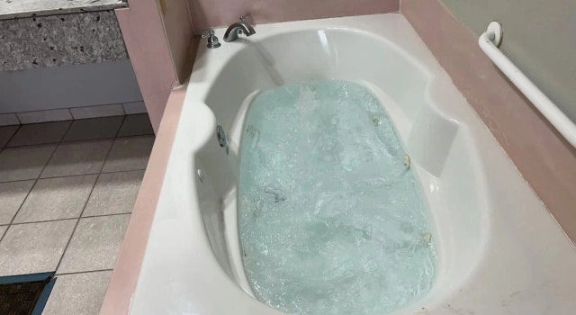 Двухместный семейный люкс Deluxe Howards Inn Motel