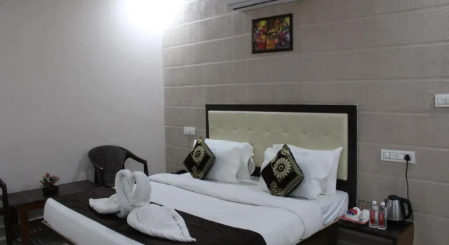 The Kushal Bagh Palace by Calator Hotels & Resorts, Забронировать Отель Отели штата Раджастхана с бассейном, Бассейн