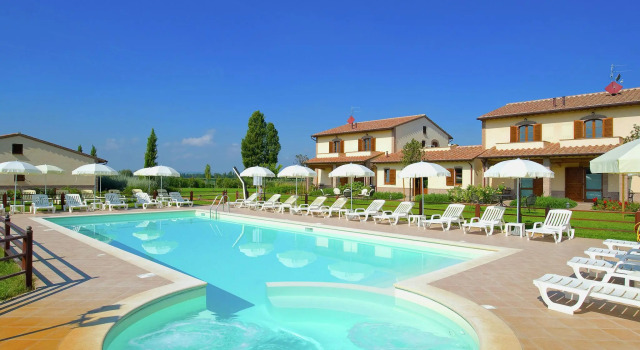 Villa in Cannara With Pool Near Assisi, Book Villa Hoteller i Cannara med parkering, Parkering