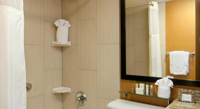 Номер Standard DoubleTree by Hilton Hotel Cleveland Downtown - Lakeside