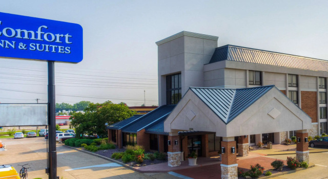 Comfort Inn & Suites Evansville Airport, Забронировать Отель Эвансвилл Индиана