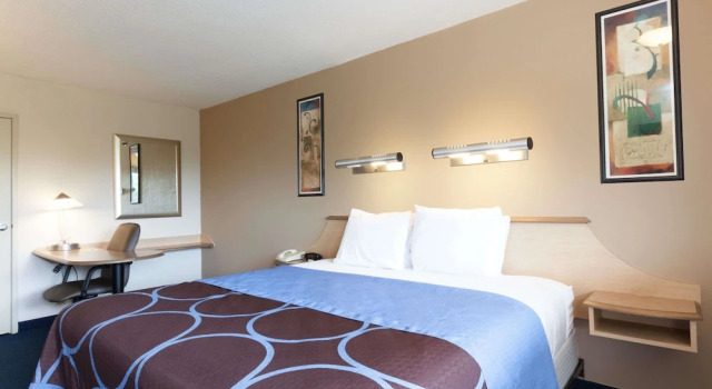 Двухместный номер Business с балконом Days Inn by Wyndham Monmouth Junction-S Brunswick-Princeton