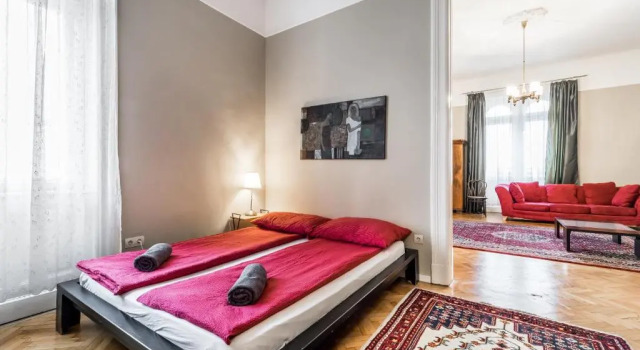 BERTA - 4 Bedrooms, 3 Baths, Varaa Hotelli Budapest Budapest