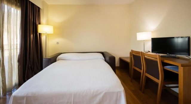 Трёхместный номер Hotel Thalasso Cantabrico Las Sirenas 4 Superior