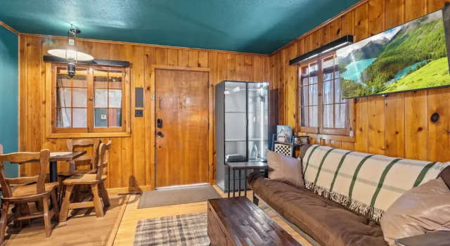 Timber Lodge Cabins 26, Buchen Sie Ferienhaus Hotels in Colorade Springs mit Pool, Schwimmbad
