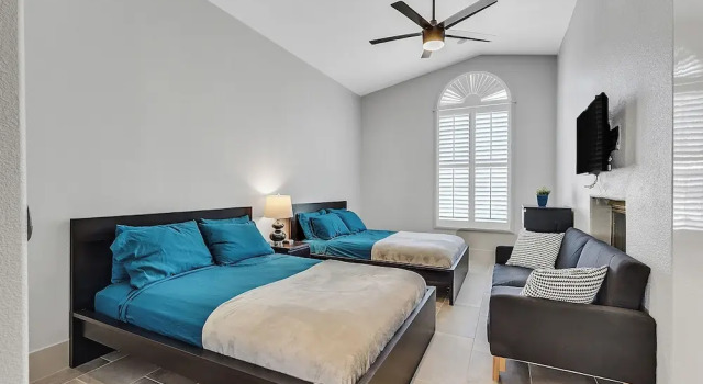 Villa - 8 Bedrms 5 Bths 15 Beds, Reservar Vila Las Vegas Nevada