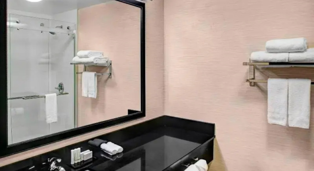 Двухместная студия с балконом Fairfield Inn & Suites by Marriott Los Angeles LAX/El Segundo