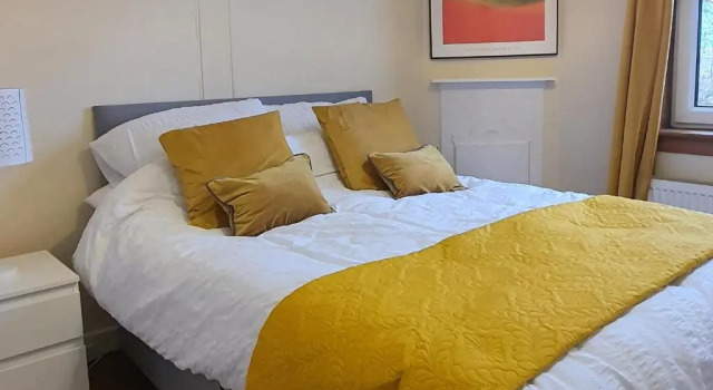 Large 3 Bed Apartment Glasgow West End Free Parking & Electric Vehicle point, Забронировать Апартаменты/квартира Отели Glasgow & The Clyde Valley с парковкой, Парковка