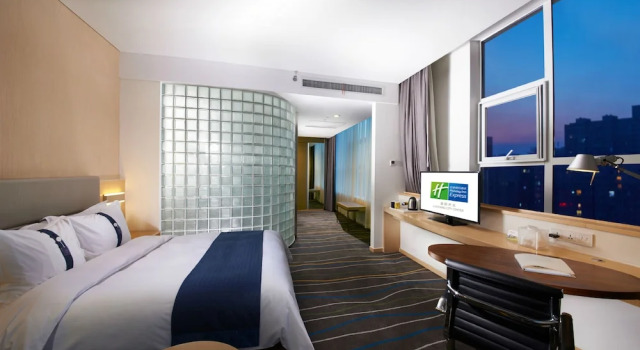 Двухместный номер Standard Holiday Inn Express Luoyang City Center by IHG