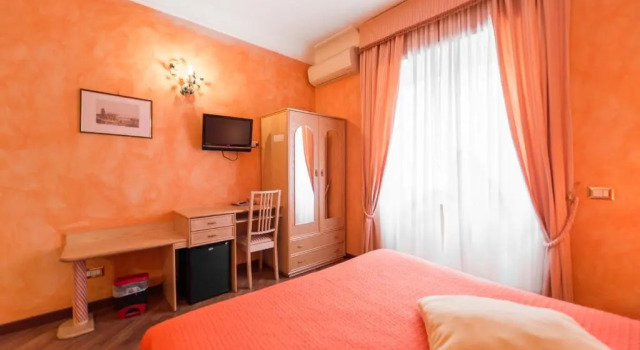 Номер Comfort B&B Rifugio di Roma upon Metro B pvt bathroom pvt balcon