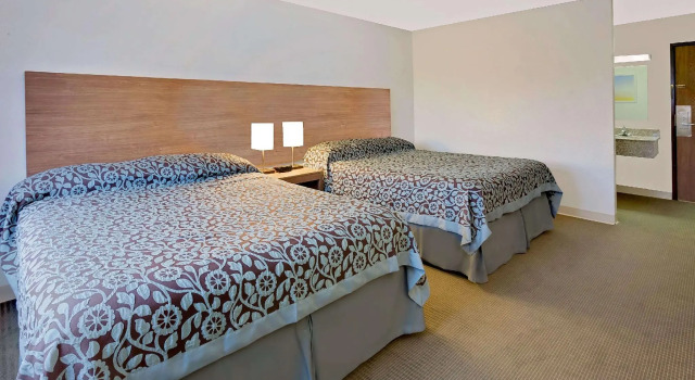 Четырёхместный номер Standard Days Inn by Wyndham Winona