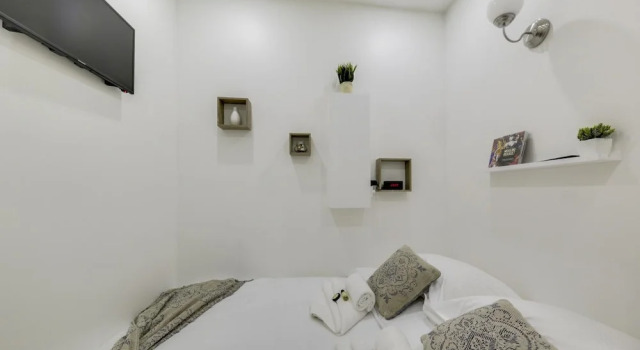 Pantheon - Lovely Flat