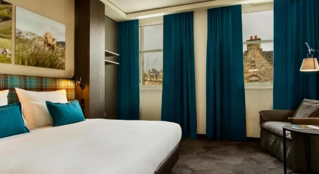 Двухместный номер Standard с красивым видом из окна Motel One Edinburgh-Royal