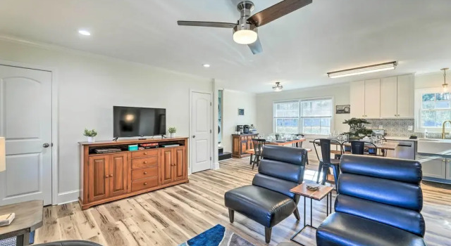 Family-Friendly New Bern Home w/ Backyard, Забронировать Отель Нью-Берн Северная Каролина