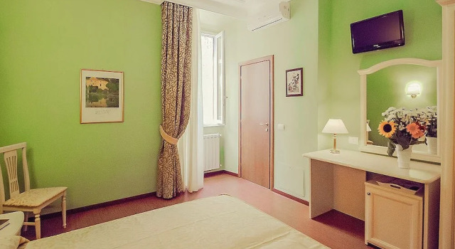 Adriana  Felice, Prenota Hotel Roma Lazio