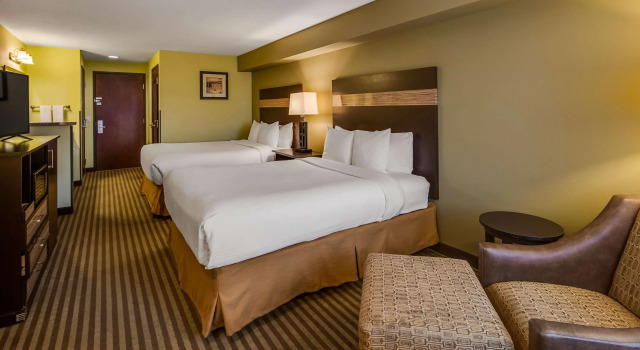 Четырёхместный номер Standard Best Western Rama Inn