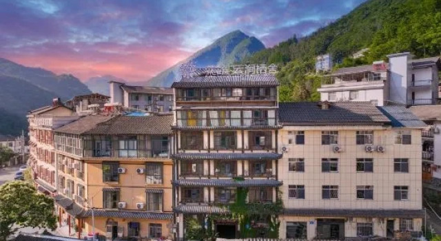 Floral Hotel· Shennongjia Yunjian Qishe hotel (Muyu Branch)
