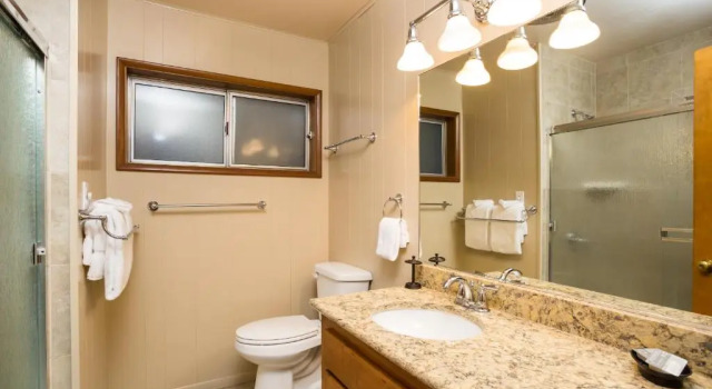Коттедж с 5 комнатами 64 River Lodge