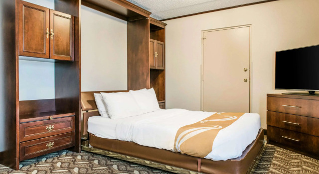 Quality Inn & Suites Zanesville City Center, Забронировать Отель Зейнсвилл штат Огайо, рядом с Суд округа Маскингам