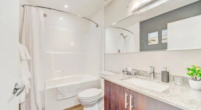 Коттедж Stylish 2BR Condo Near Stampede Urban Retreat