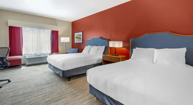Четырёхместный номер Standard Best Western Bronco Inn