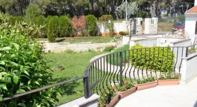 Apartments Iče, Забронировать Апартаменты/квартира Пула Pula Riviera, рядом с Pula Twin Gates