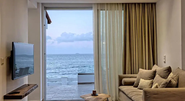 Seashell an Elegant Seafront Villa, Забронировать Вилла Отели Коккини-Хани с парковкой, Парковка