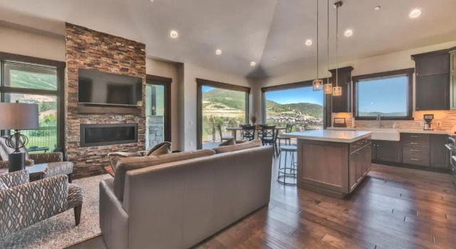 Blackstone Luxury 2br, Walk to Skiing at Cabriolet, Mountain View, Shared Pool and Hot tub, Gym, Забронировать Отель Бизнес-отели Парк-Сити, рядом с Полет над каньонами, 4* 5*