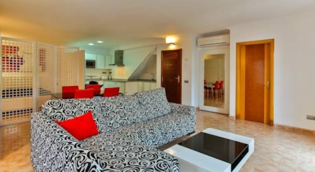 Luxury Studio Apartment La Plaza, Book Apartment Ivisa 